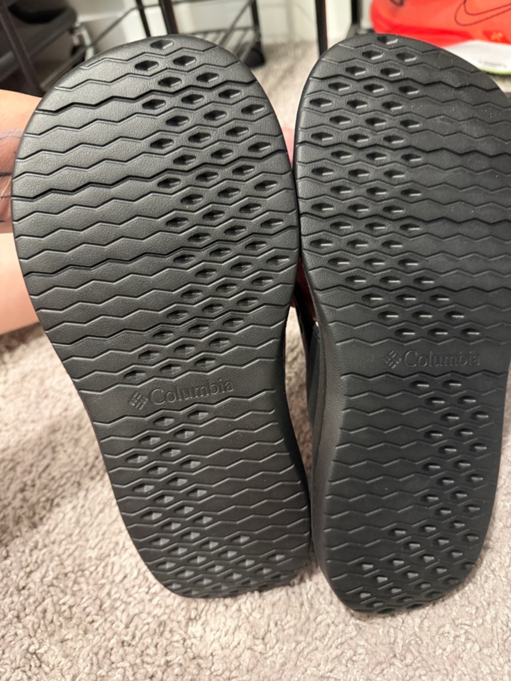 Columbia Black Flip-Flop Sandals with Yellow-Green Fish Accent / New M8/W9.5 - Picture 2 of 3